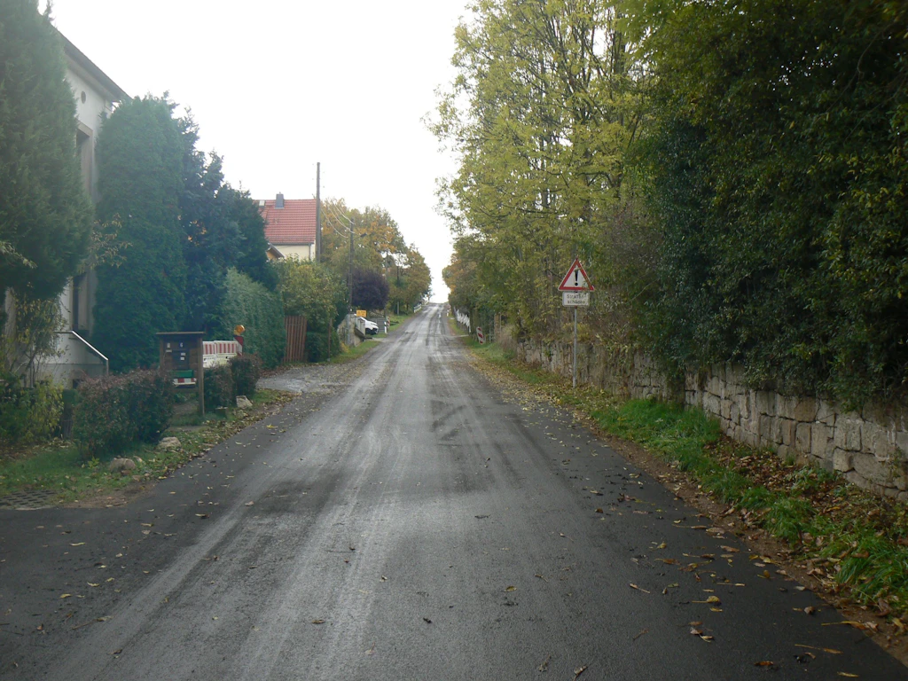 K8741 in Langenhennersdorf nach Fahrbahnerneuerung wieder frei