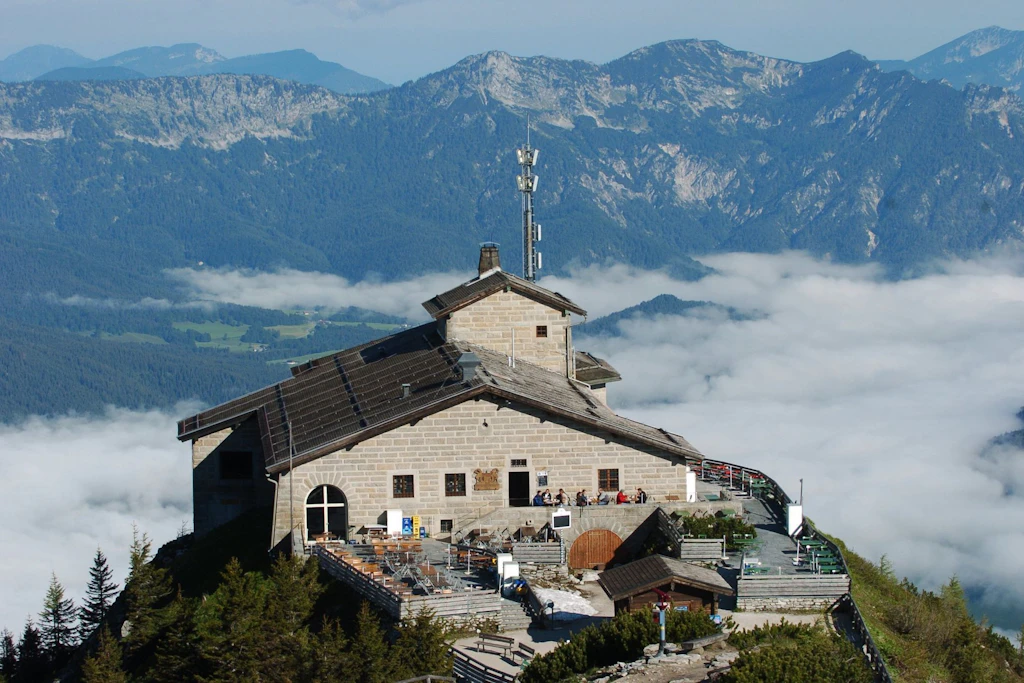 Das Kehlsteinhaus auf dem 1835 Meter hohen Kehlstein oberhalb von Berchtesgaden.