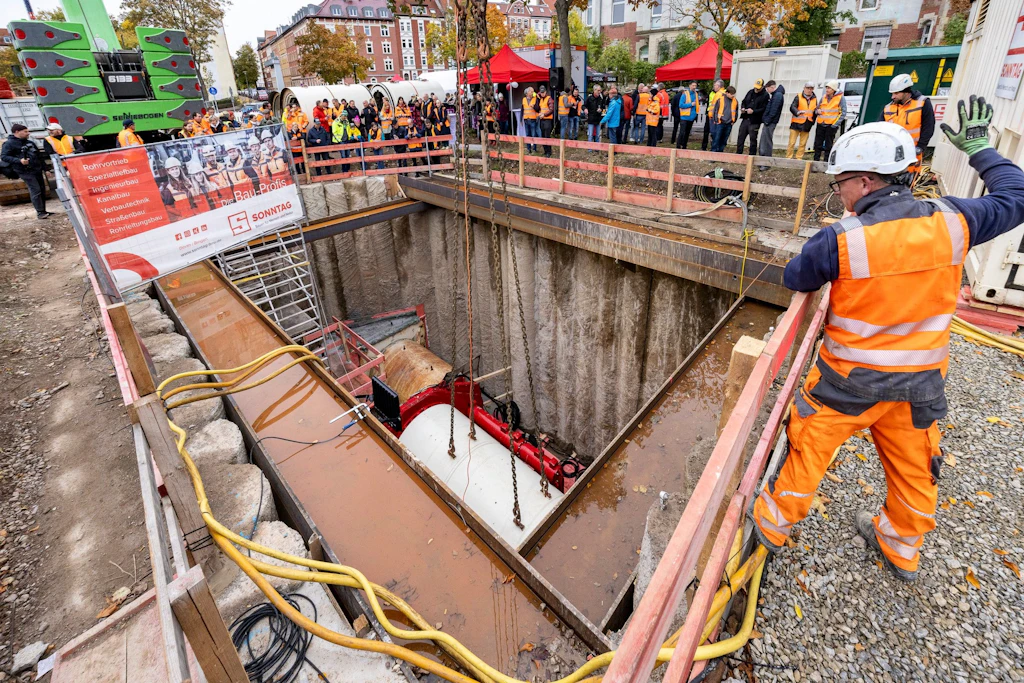 Tunnelbohrmaschine „Tubia“ in Erfurt: Die 32 Tonnen schwere Maschine soll sich bis zum Löberwallgraben vorarbeiten und dort vor Weihnachten wieder auftauchen.