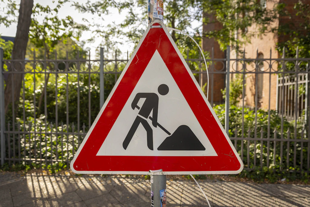 Baustellen im Straßenverkehr: In Görlitz starten am Montag drei Sperrungen und Umleitungen (Symbolbild).