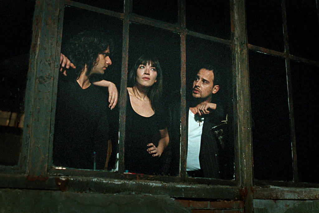 Adam Bousdoukos (l.), Anna Bederke und Moritz Bleibtreu in „Soul Kitchen“, der 2009 in die Kino kam.