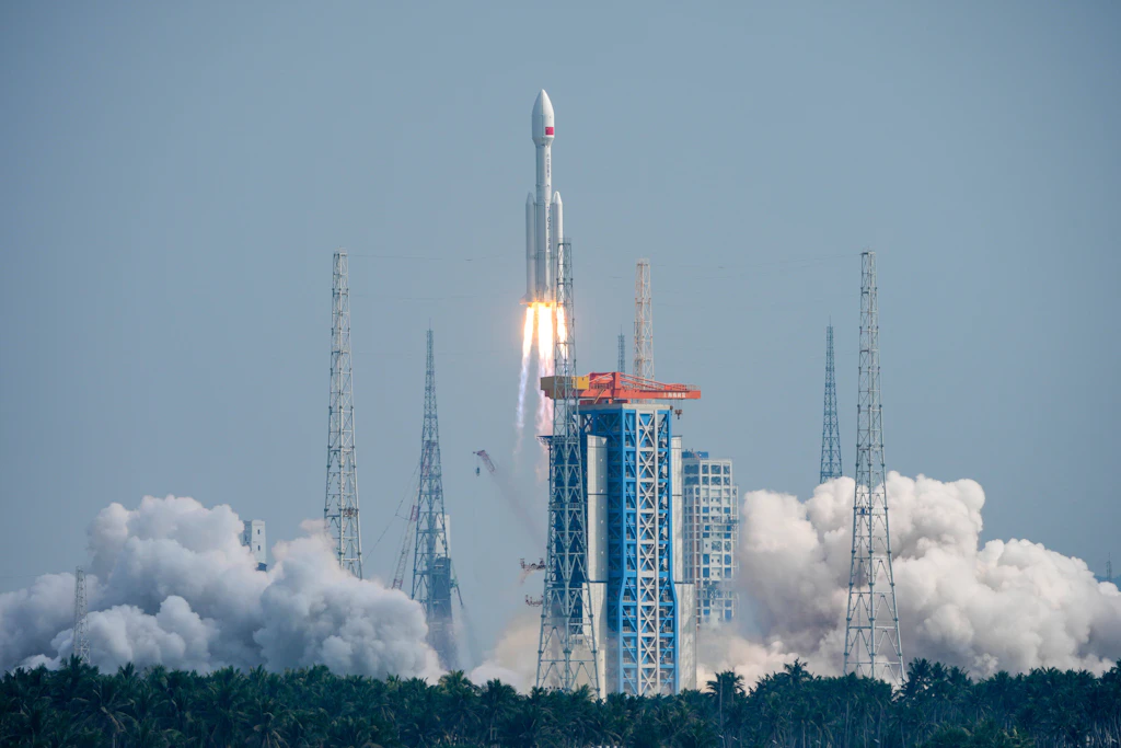 China schießt neue Internetsatelliten ins All – während Europa Unabhängigkeit von Starlink sucht