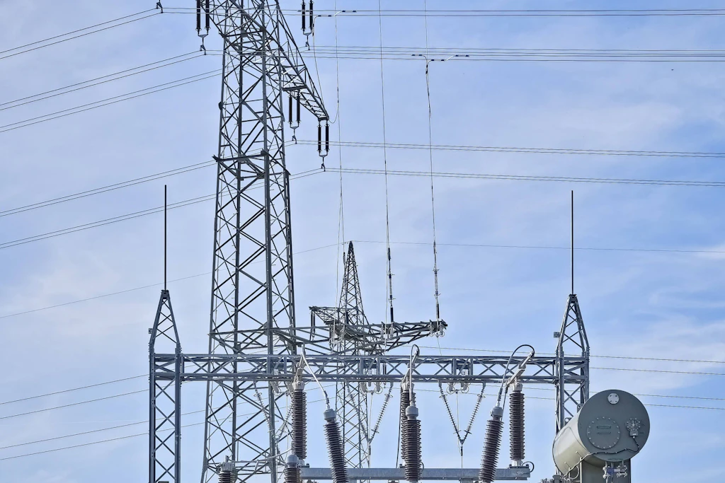 Stromnetz: Die Genehmigung für das neue 380-Kilovolt-Umspannwerk in Iven liegt nun vor (Symbolbild).