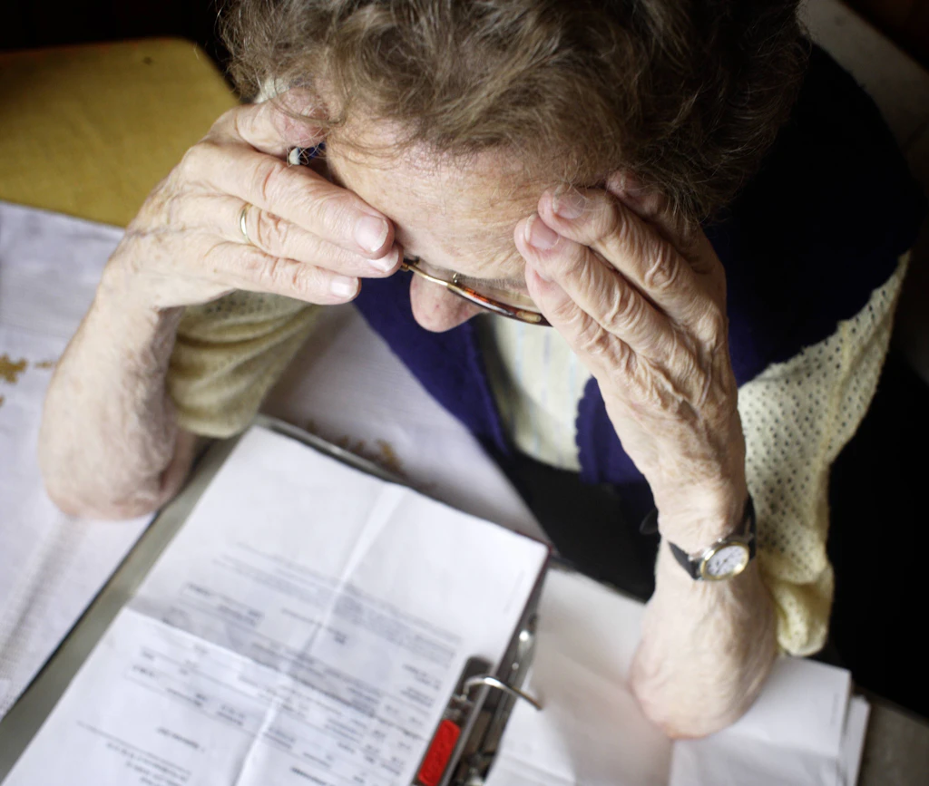Rentner sehen das Minus erst im März – doch die Krankenkassen-Frist endet im Januar