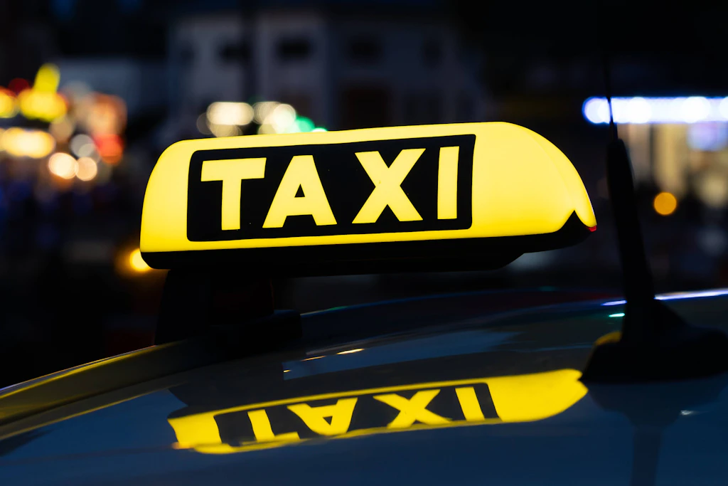 Kündigung: Am BER laden künftig nur noch Taxis aus Schönefeld