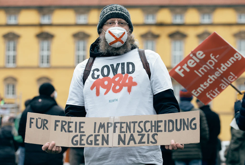 US-Autor nach Corona-Tweets verurteilt: „Werde es nicht mehr wagen, deutsche Behörden zu kritisieren“