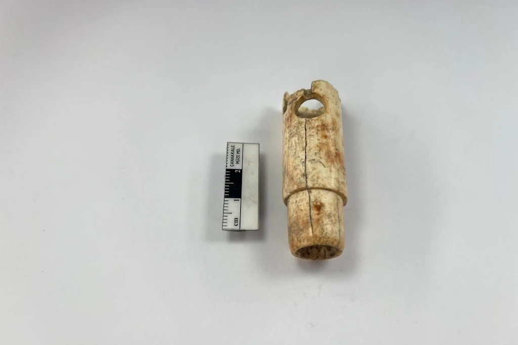Knochenflötenfragment aus der Troja-Ausgrabungsstätte