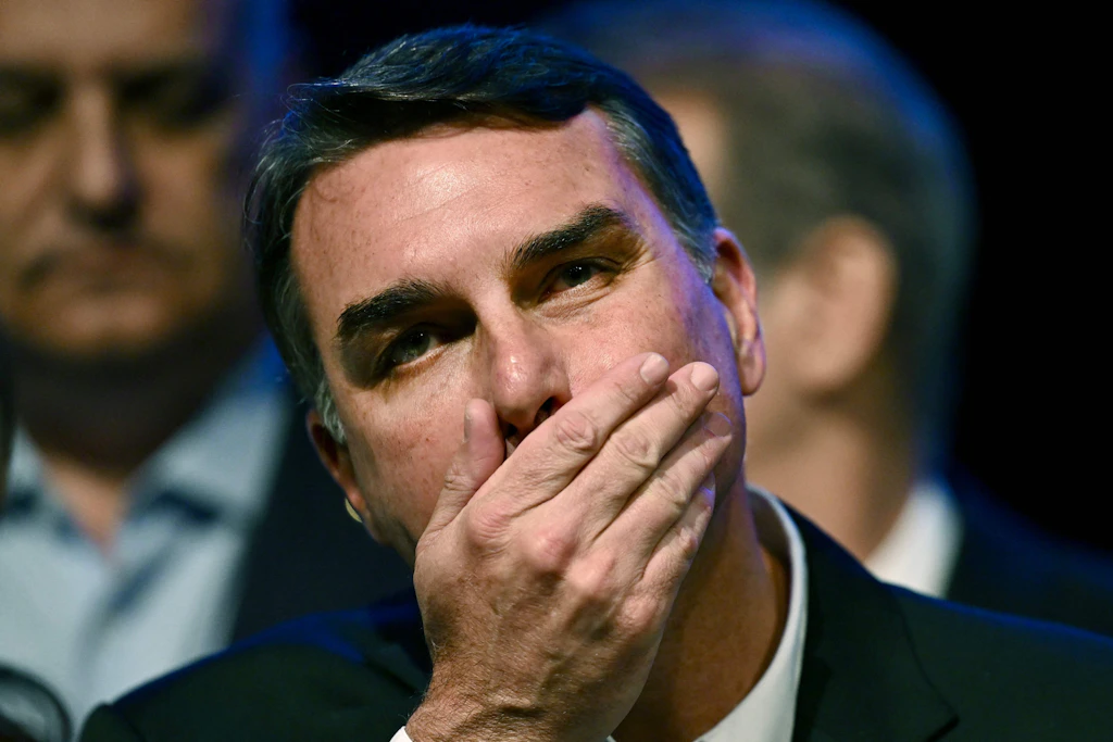 Trotz Ausreiseverbots: Flávio Bolsonaro flieht in die USA – Trump öffnet ihm die Tür