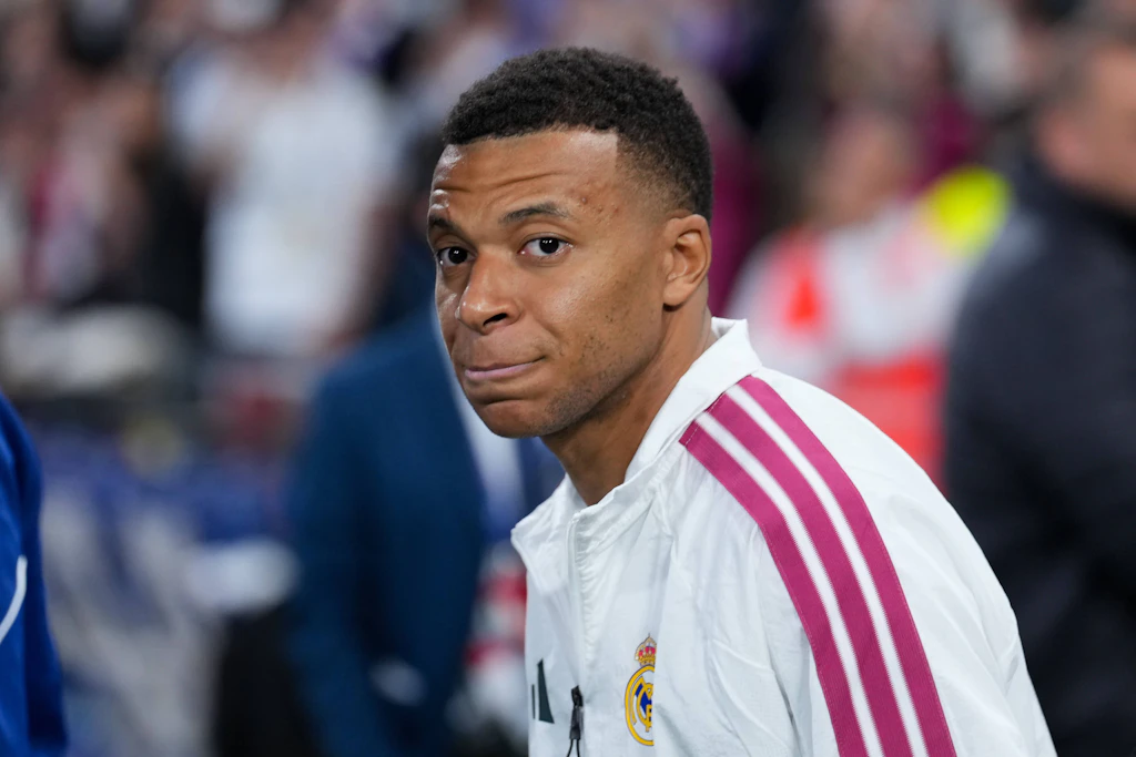 Real-Madrid-Star Kylian Mbappé verliert nach einem mutmaßlichen Scherz über Mao Zedong mehrere Werbepartner in China.