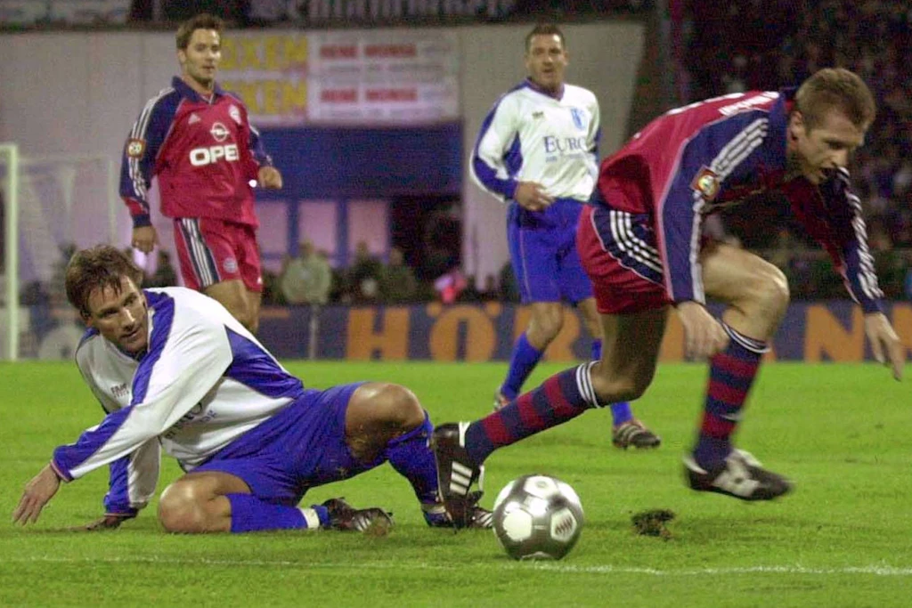 Andreas Golombek (l.) und der 1. FC Magdeburg brachten am 1. November 2000 Thomas Strunz und den großen FC Bayern München im DFB-Pokal zu Fall.