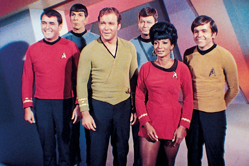 Die Original-Mannschaft der Enterprise: Pavel Chekhov (Walter Koenig, r.) gehörte zur Crew von Captain Kirk (William Shatner, 3. v. l.).