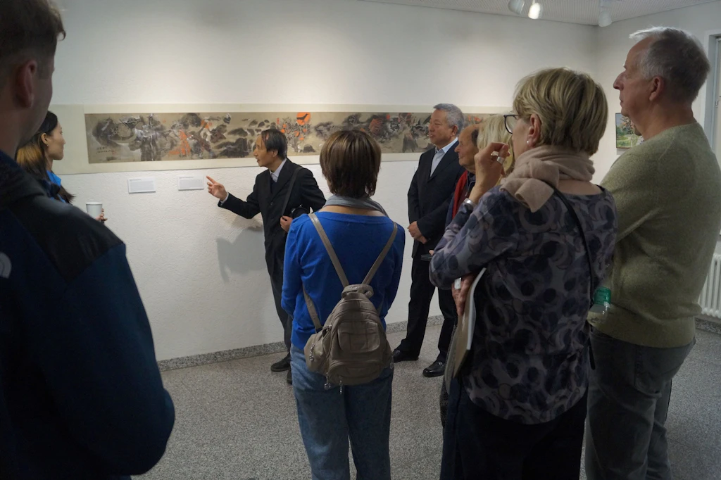 Rund 120 Gäste bei Eröffnung von „Beyond Borders: Symbiosis“ in Lübbenau