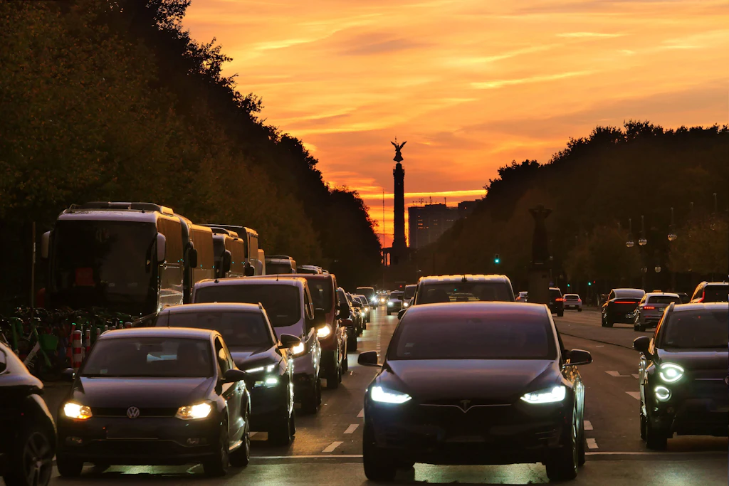 Vorne hell, hinten dunkel: Diesen Licht-Fehler machen jetzt viele Autofahrer, ohne es zu merken