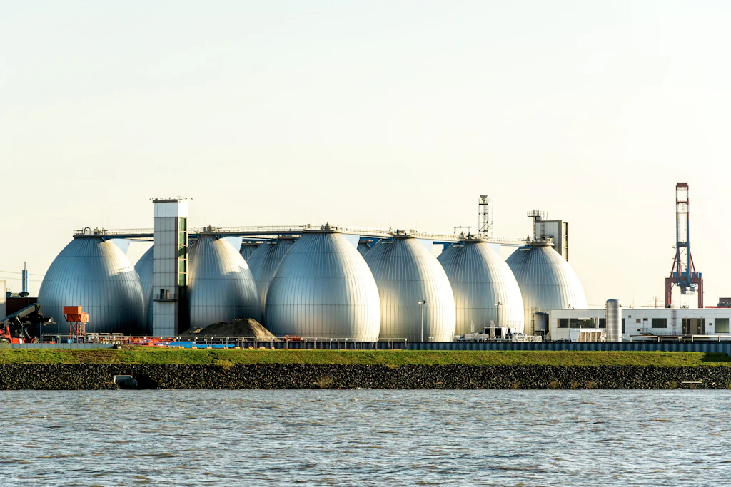LNG-Importe sinken, Gasspeicher schlecht gefüllt: EU-Agentur bringt Gas-Sparpflicht im Winter ins Spiel