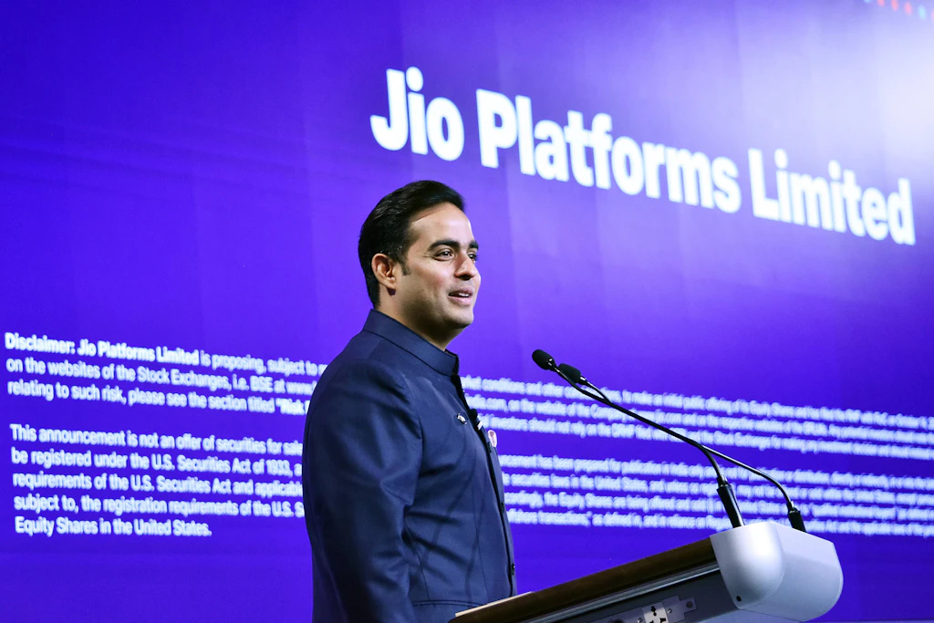 Jio-Chef Akash Ambani bei der Ankündigung des Börsengangs am 15. Oktober 2026 in Mumbai. Der Telekommunikationskonzern zählt mehr als 530 Millionen Mobilfunkkunden.