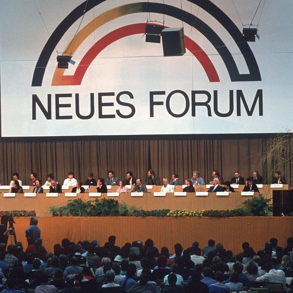 Gründungstreffen der DDR-Oppositionsgruppe Neues Forum für das Land Mecklenburg-Vorpommern am 3. März 1990 in Güstrow: Viele wurden später Mitglied der Bündnisgrünen.