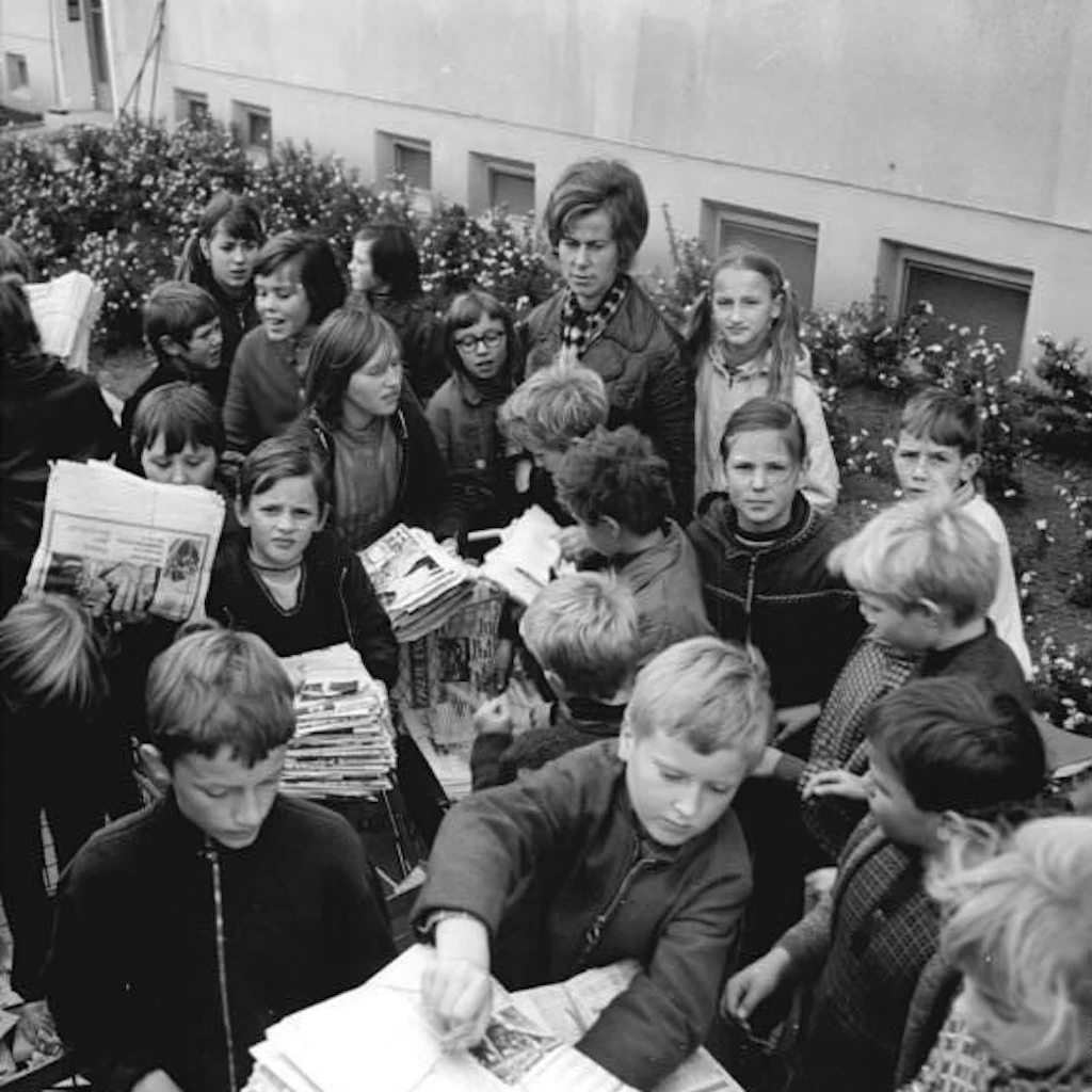 Schon Schulkinder sammelten in der DDR Altpapier - hier in Neubrandenburg.