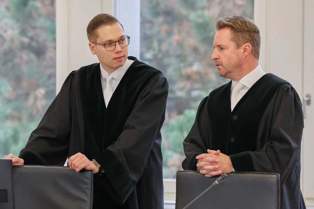 Zuvor hatte Oliver Schley (l.) vor dem Landgericht Rostock das Plädoyer der Staatsanwaltschaft gehalten, ergänzt durch Anmerkungen von Oberstaatsanwalt Nowack.