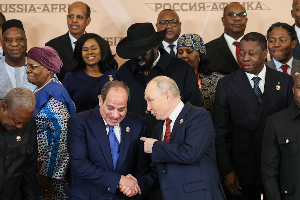 Putin beim Afrika-Gipfel: Die antikoloniale Charmeoffensive