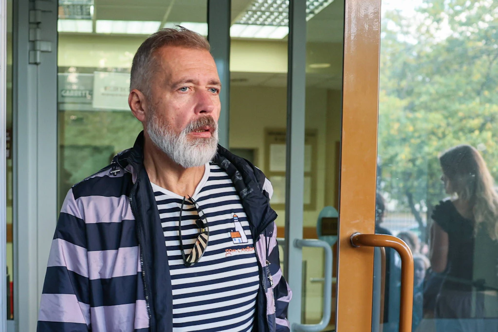 Friedensnobelpreisträger Dmitri Muratow, Chefredakteur der Nowaja Gaseta, im September 2026 vor einem Gericht in Moskau.
