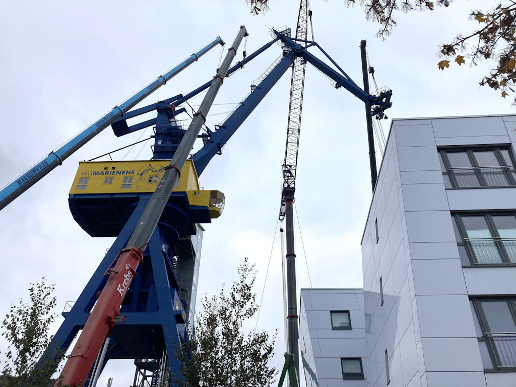 Hellingkran in Rostock stabilisiert: Experten prüfen weitere mögliche Risse