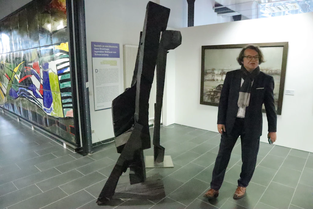 Kurator Paul Kaiser hat mit seinen Mitstreitern eine einzigartige retrospektive erzgebirgischer Kunst zusammengestellt - von Plastik über Grafik und Gemälde bis hin zu Fotografie.