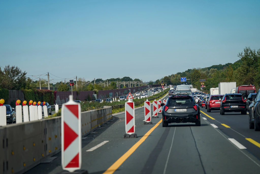 Für die Instandsetzung der Lomonossowstraße in Schwerin ist eine Vollsperrung nötig (Symbolbild).