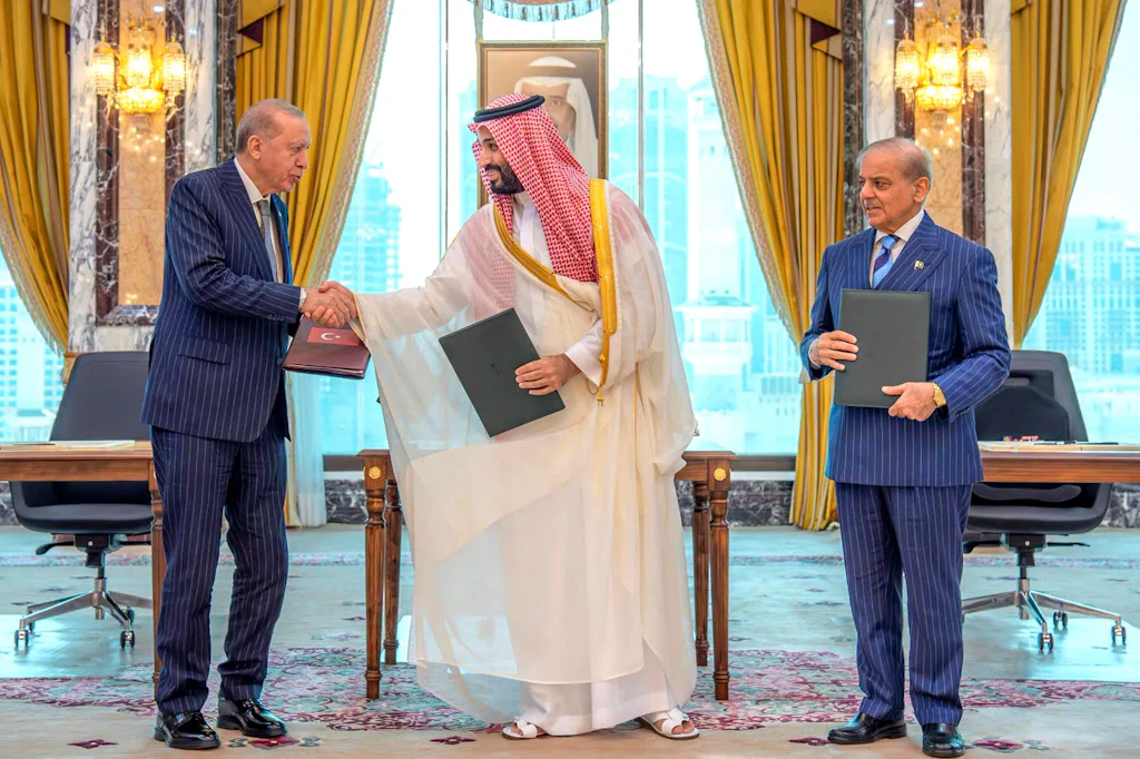 Einigkeit demonstriert: Das Abkommen zwischen der Türkei, Saudi-Arabien und Pakistan sorgte für Aufregung.