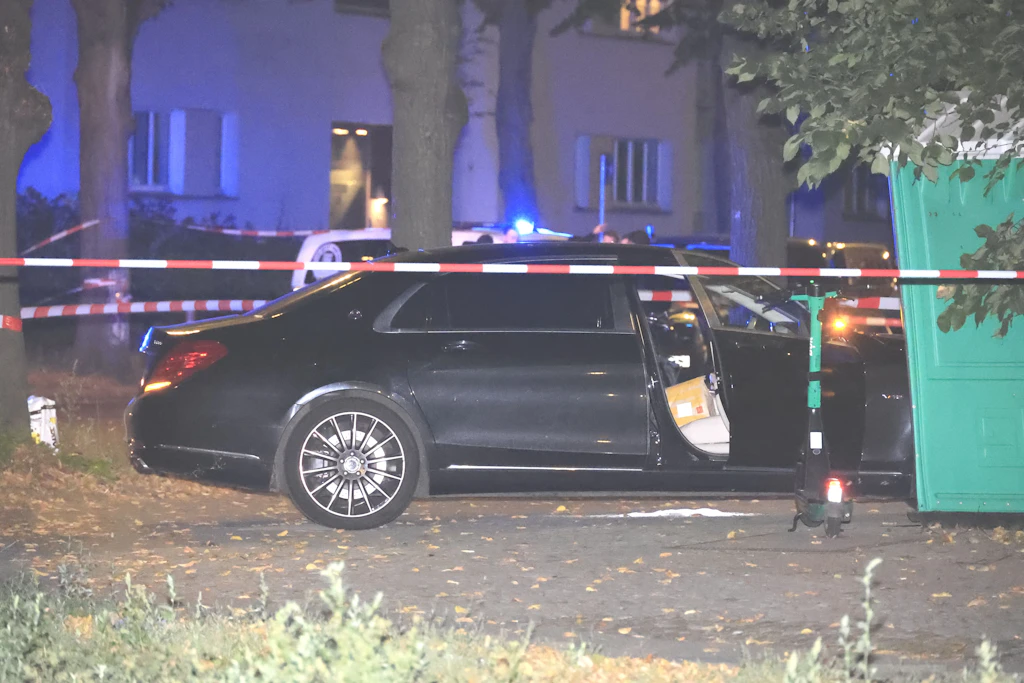 Der 53-jährige Fahrer des Maybach wurde schwer verletzt und musste notoperiert werden.