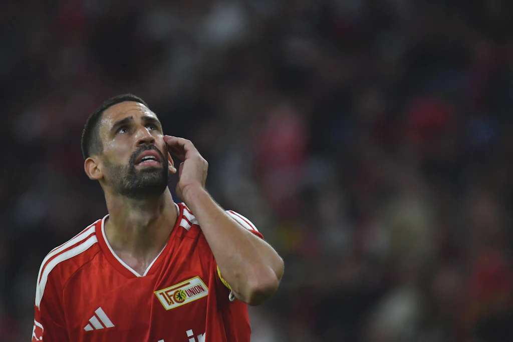 Fassungslos: Rani Khedira kassierte mit dem 1. FC Union Berlin beim FC Bayern München eine heftige 0:7-Klatsche.