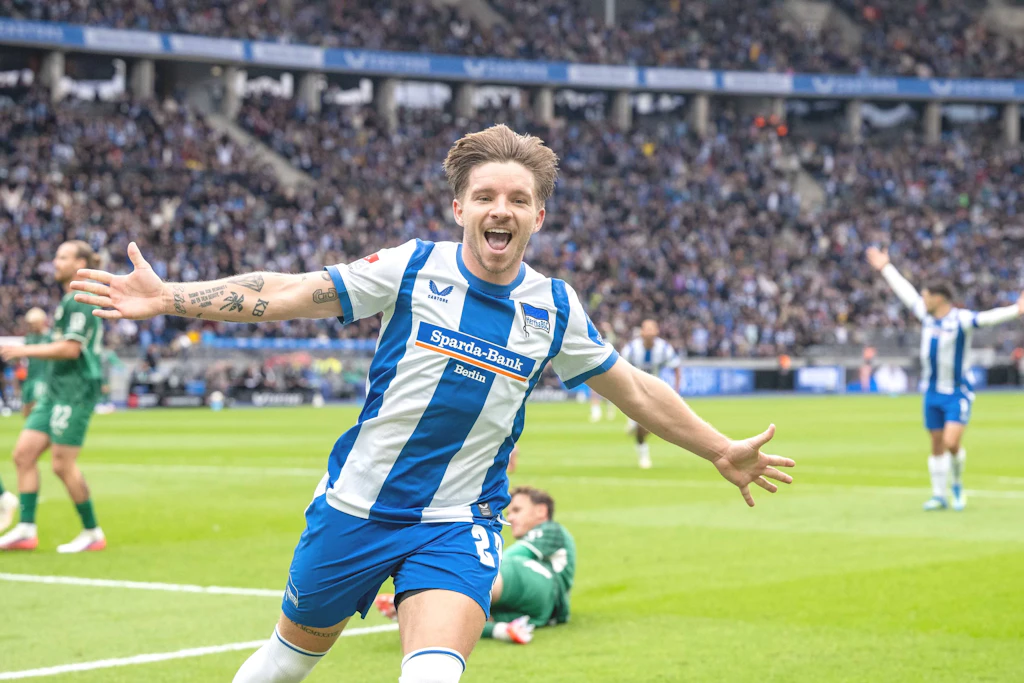 Mads Pedersen traf für Hertha BSC zur Führung gegen Greuther Fürth. Die Berliner feiern den siebten Sieg im siebten Zweiligaspiel.