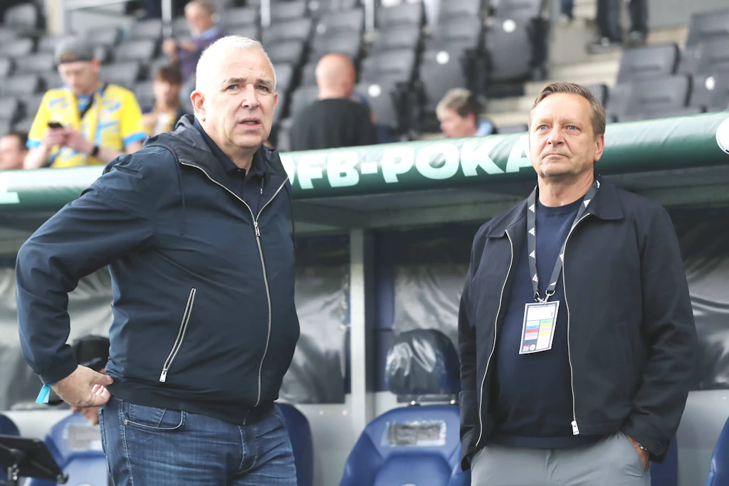 Präsident Dirk Zingler vertraut beim 1. FC Union Berlin trotz des Fehlstarts weiter Manager Horst Heldt. 