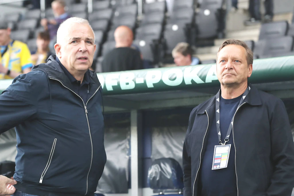 Präsident Dirk Zingler vertraut beim 1. FC Union Berlin trotz des Fehlstarts weiter Manager Horst Heldt. 